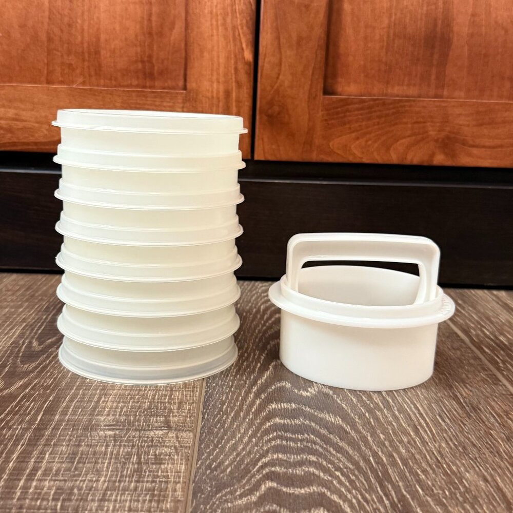 Tupperware Hamburger Press with Keepers